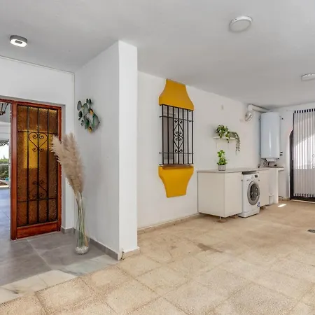 Seaviews And Heated Pool By Costarentals - Ref 144 וילה בנאלמדנה